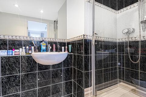 41 Gilbert Close, London, SE18 4PT