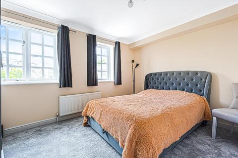 41 Gilbert Close, London, SE18 4PT