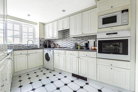41 Gilbert Close, London, SE18 4PT