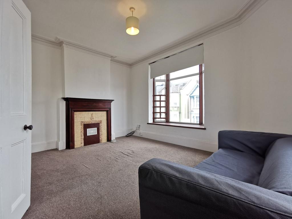 Lechmere Road, London, NW2 5DA 1 bed apartment £999 pcm (£231 pw)