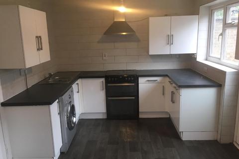 3 bedroom end of terrace house to rent - Northampton NN3