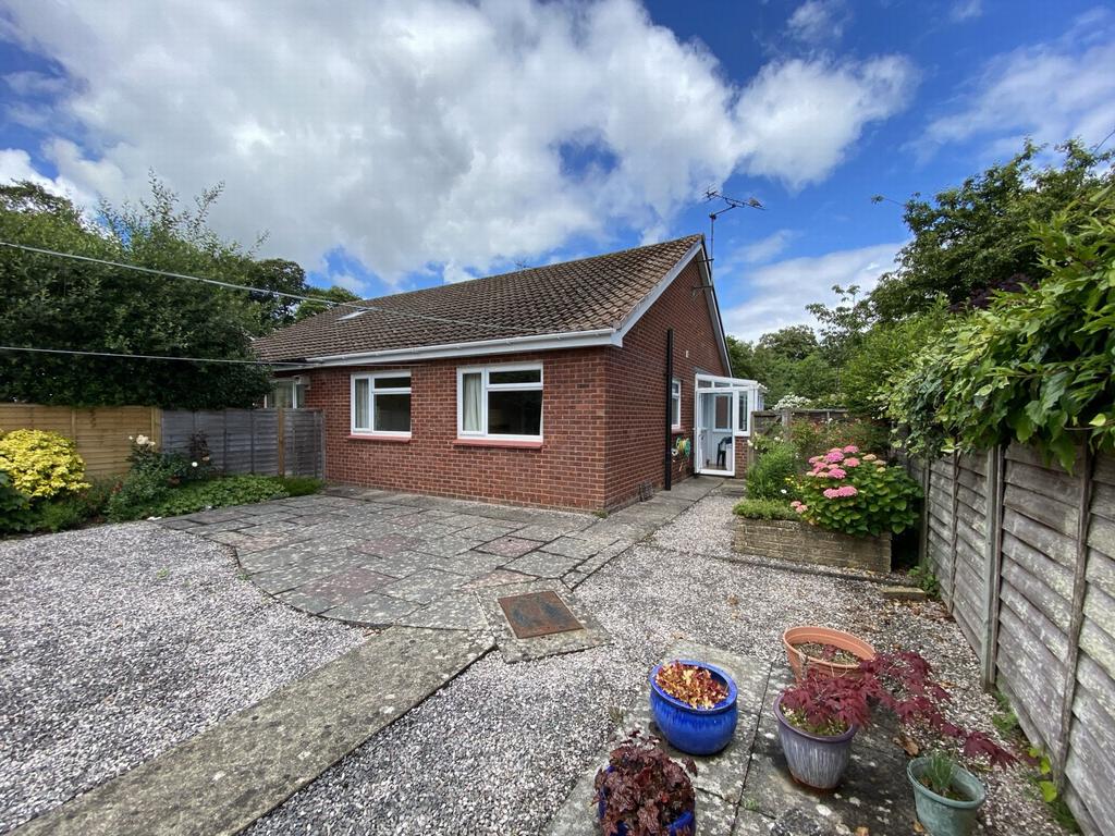 Kingsdown Crescent, Dawlish, EX7 2 bed bungalow £280,000