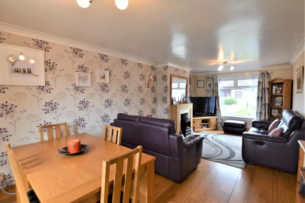 6 Hawthorn Court, KILWINNING, KA13 6DN 2 bed terraced house £99,000