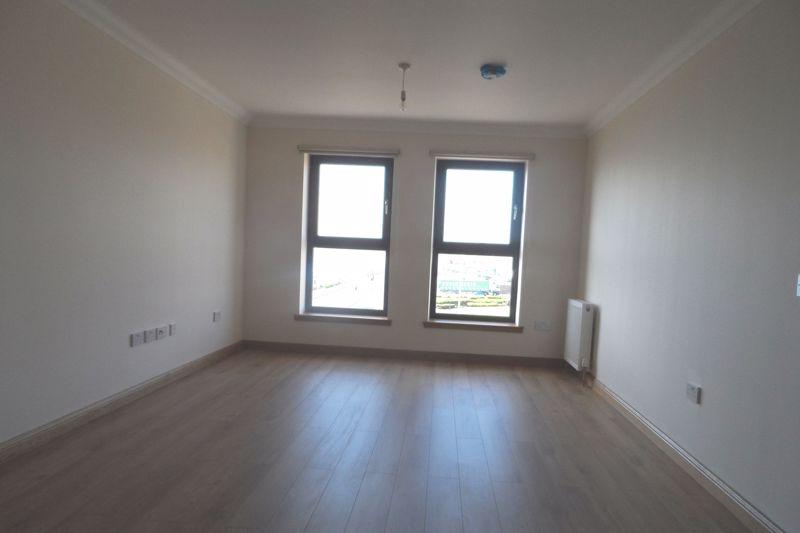 Cannon Court, Kirkcaldy 2 bed flat £680 pcm (£157 pw)