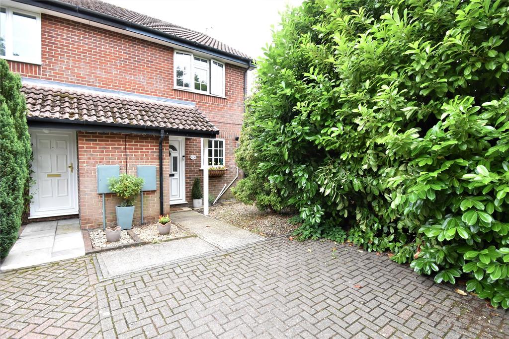 Cheylesmore Drive, Frimley... 2 bed end of terrace house £325,000