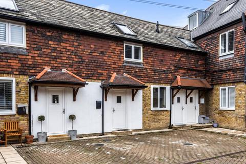 Flat 2 Clarence House, Clarence Court Rushmore Hill, Orpington, BR6 7LZ