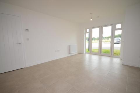 2 bedroom flat to rent, Sinclair Drive, Pulborough, RH20