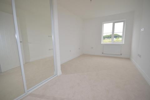 2 bedroom flat to rent, Sinclair Drive, Pulborough, RH20