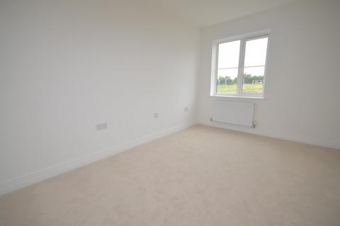 2 bedroom flat to rent, Sinclair Drive, Pulborough, RH20