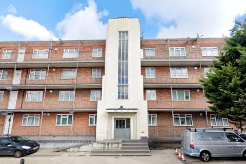 2 bedroom flat to rent, Wendover Court, Western Avenue W3 0TG