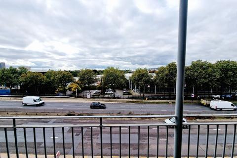 2 bedroom flat to rent, Wendover Court, Western Avenue W3 0TG