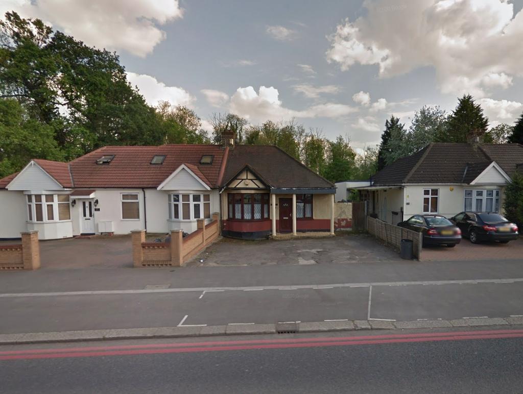 1226 Eastern Avenue, Ilford IG2 5 bed house to rent £2,500 pcm (£577 pw)