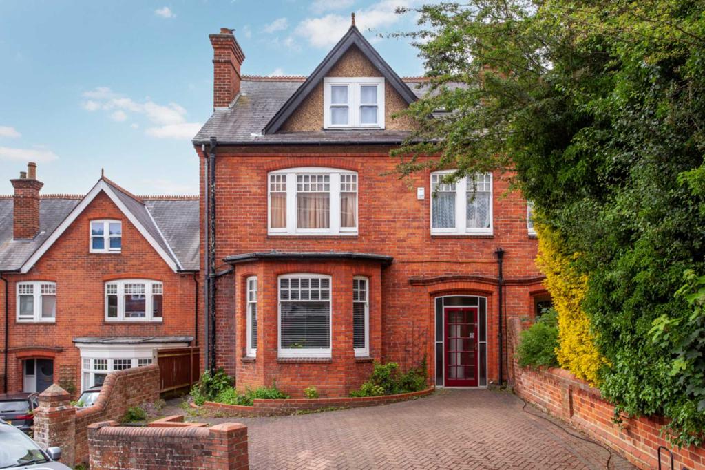 Clifton Park Road, Caversham, Reading 6 bed semidetached house £1,150,000