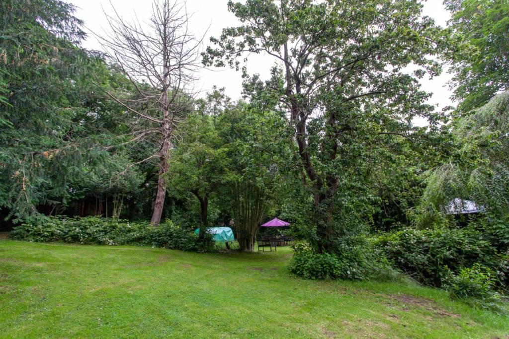 Clifton Park Road, Caversham, Reading 6 bed semidetached house £1,150,000