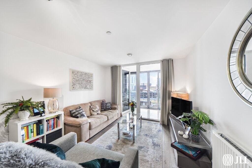 Unex Tower, Stratford E15 1 bed apartment - £450,000