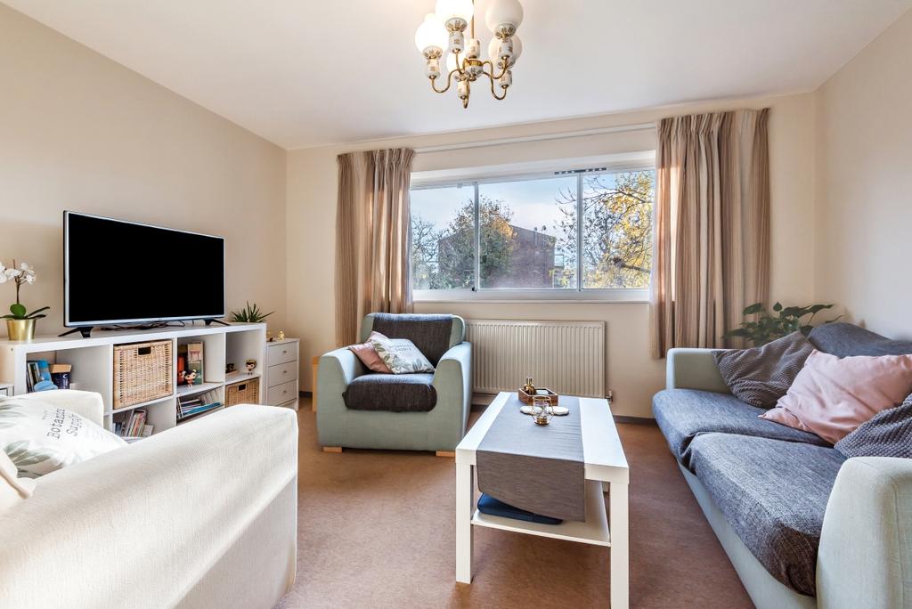 St. John's Avenue Putney SW15 2 bed flat £1,425 pcm (£329 pw)