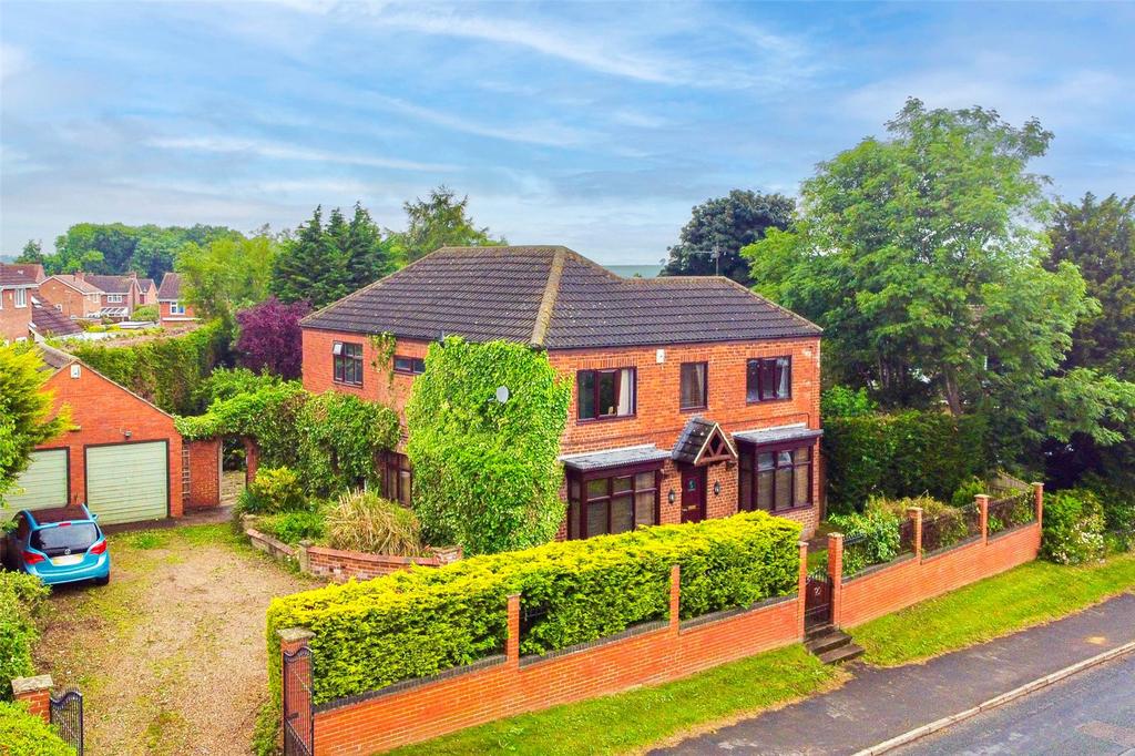 Caistor Road, BartonuponHumber, DN18 4 bed detached house £290,000