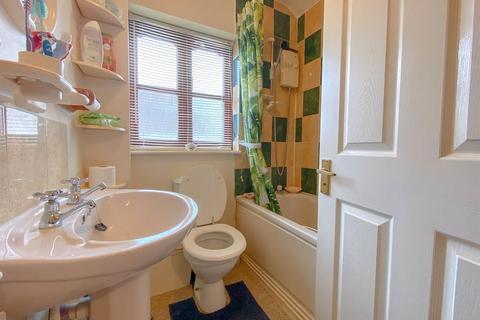 5 Lower Berrycroft, Berkeley, GL13 9AE