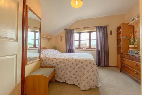 5 Lower Berrycroft, Berkeley, GL13 9AE