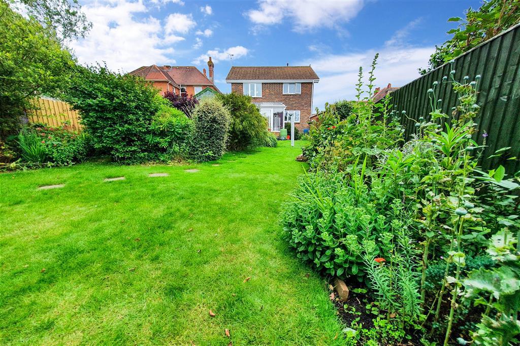 Hurst Hill, Totland Bay, Isle of Wight 3 bed detached house £475,000