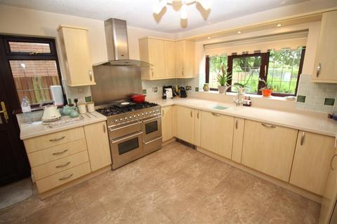 4 Bockenem Close, Thornbury, Bristol, BS35 2XH
