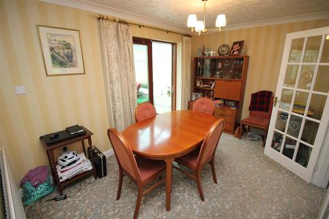 4 Bockenem Close, Thornbury, Bristol, BS35 2XH