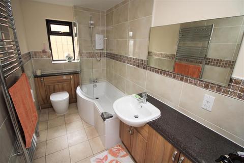 4 Bockenem Close, Thornbury, Bristol, BS35 2XH