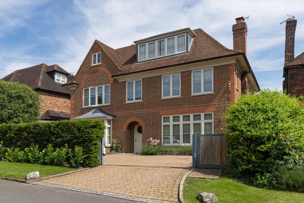 Drax Avenue, Wimbledon, London, SW20 6 bed detached house £15,000 pcm