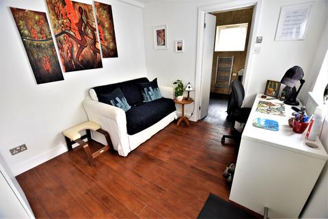45 Queens Road, Feltham, TW13 5AW