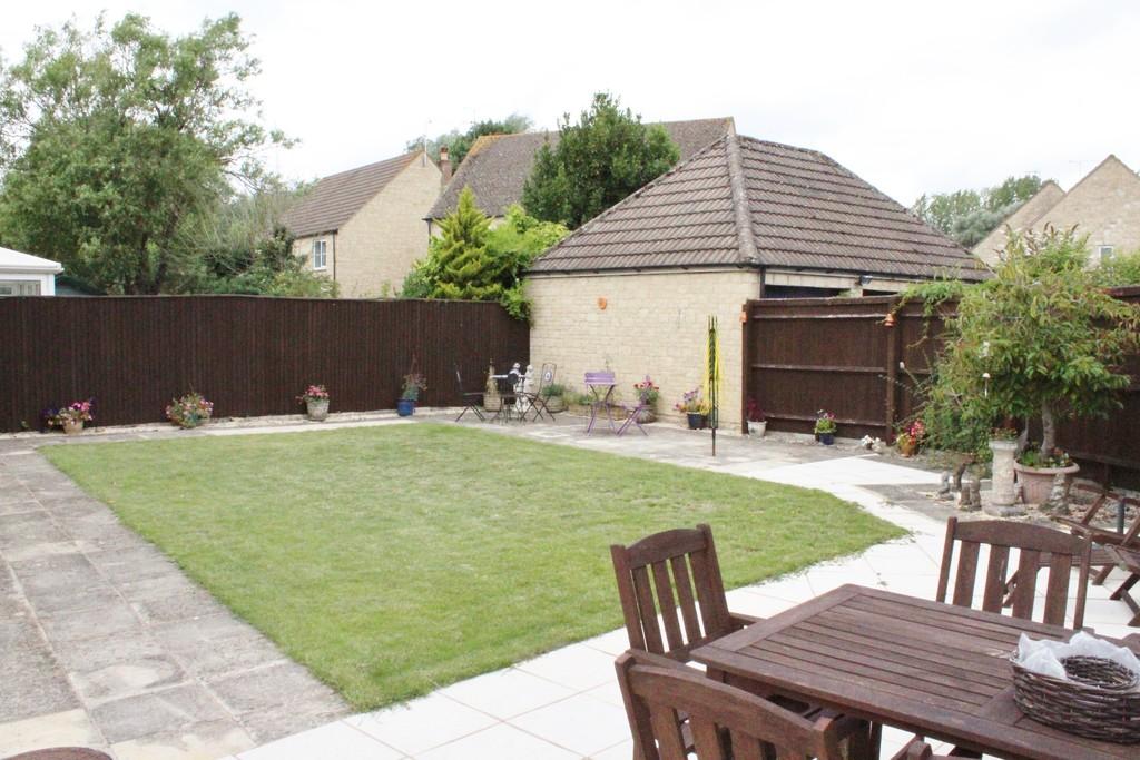 Swansfield, Lechlade 4 bed detached house £495,000