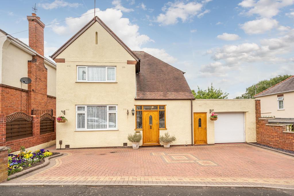Oakfield Road, Wordsley, DY8 5XS 3 bed detached house £375,000