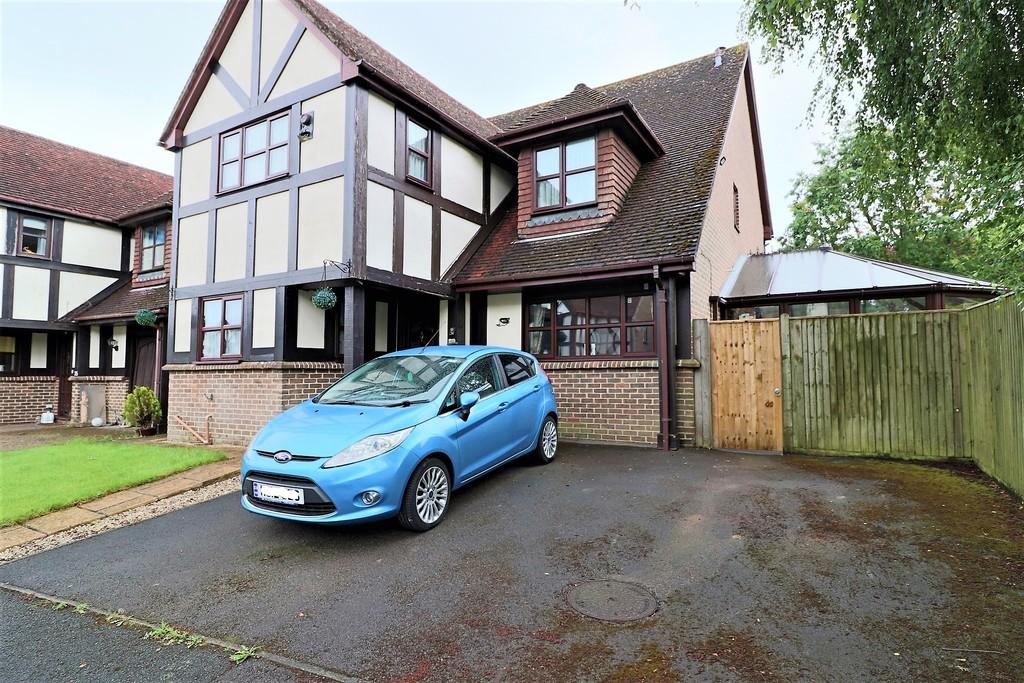 Court Meadow Close, ROTHERFIELD 4 bed detached house to rent £1,850