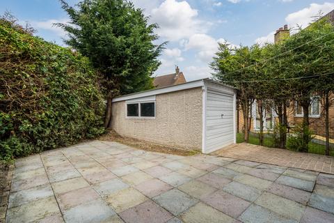 47 Ghyllroyd Drive, Birkenshaw, Bradford, BD11 2ET