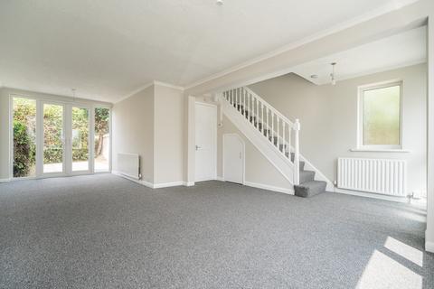 47 Ghyllroyd Drive, Birkenshaw, Bradford, BD11 2ET