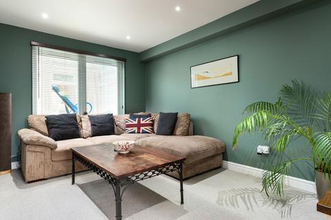 44 The Close, Henley-on-thames, RG9 1SR