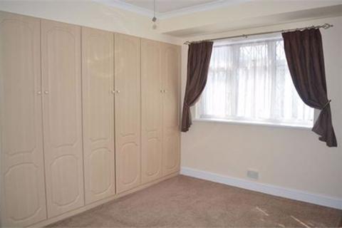 14 Riverdene, Edgware, HA8 9TD