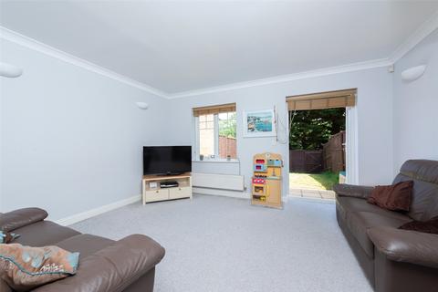 17 Apple Dene, Bramley, Tadley, RG26 5JU