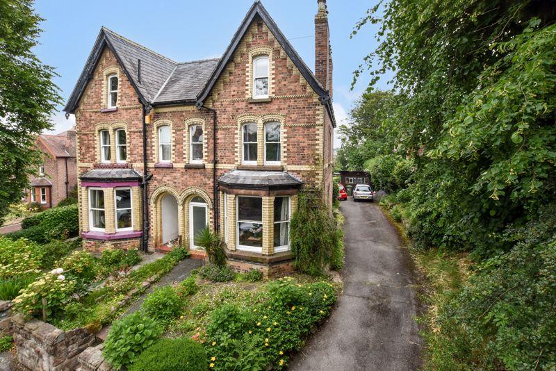 Fluin Lane, Frodsham, Cheshire 5 bed semidetached house £575,000