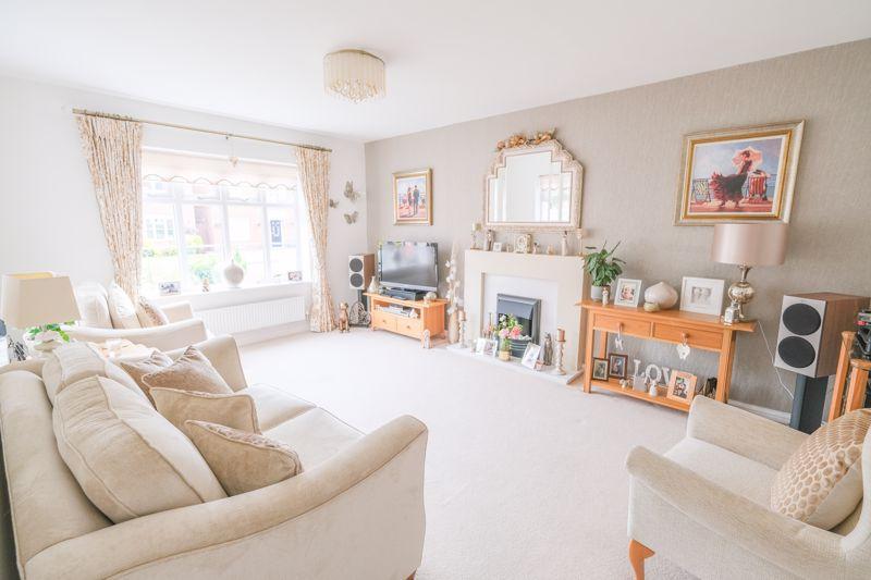 Royal Meadow Way, Streetly, B74 2FE 5 bed detached house £600,000