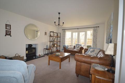 9 Lake Drive, Weldon, Corby, NN17 3FE