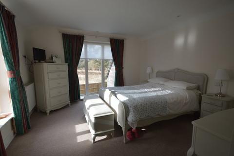 9 Lake Drive, Weldon, Corby, NN17 3FE