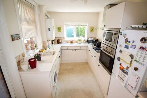 10 Maple Road, Whyteleafe, CR3 0ET