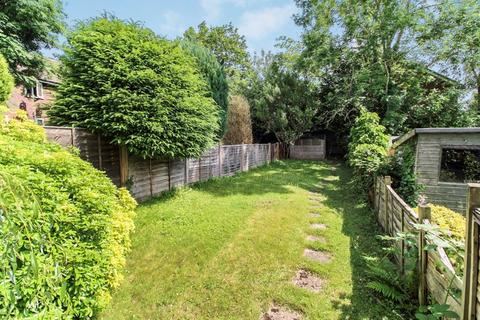 10 Maple Road, Whyteleafe, CR3 0ET