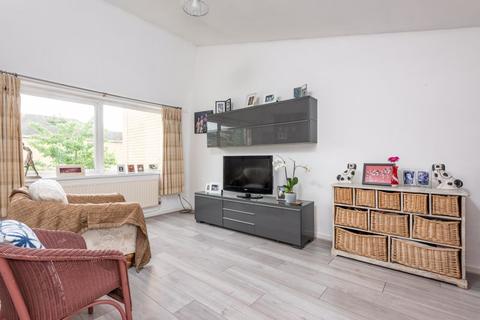 80 Thamesmead, Walton-on-thames, KT12 2SJ