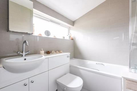 80 Thamesmead, Walton-on-thames, KT12 2SJ