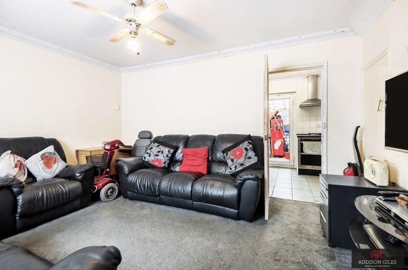 Northern Road, Slough, SL2 3 bed terraced house £345,000