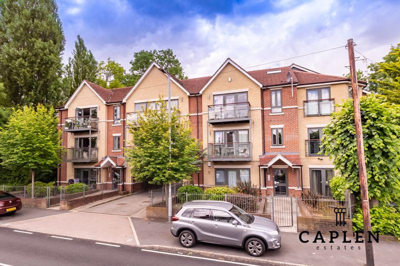 Buckhurst Way, Buckhurst Hill 2 bed apartment £385,000