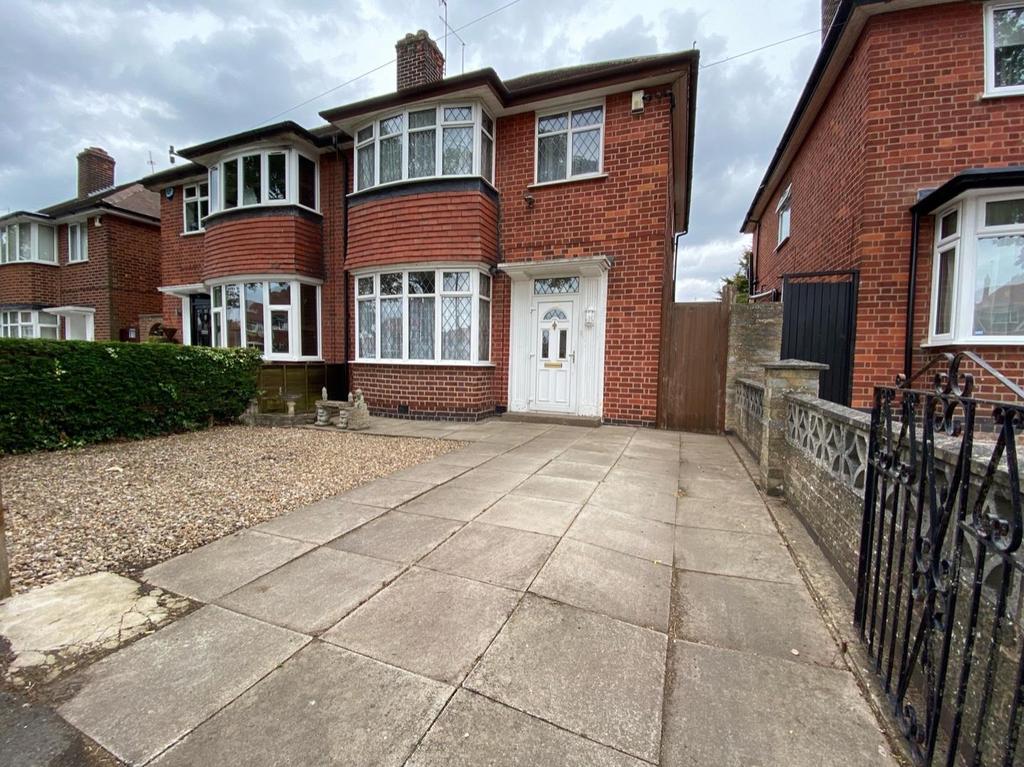 Buckminster Road, Leicester 3 bed semidetached house £250,000
