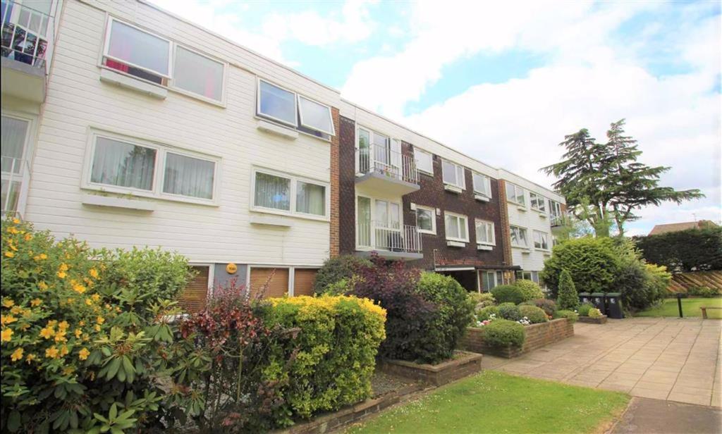 Greenhill, Buckhurst Hill, Essex 2 bed flat £1,295 pcm (£299 pw)