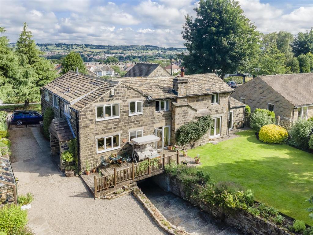 West Chevin Road, Otley 4 bed detached house £800,000